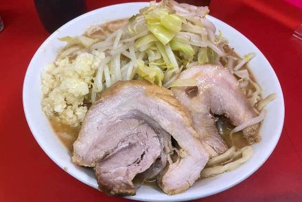 「客のモラルに頼る時代は終わった」　相次ぐ無断駐車に人気ラーメン店が“苦肉の策”…ネットは賛否