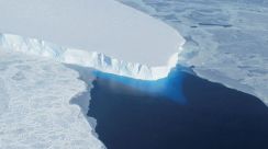 「終末の氷河」の下に押し寄せる海水、海面上昇を悪化させる可能性　新研究
