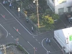 小学生の男の子が道路を横断中にゴミ収集車にはねられる 頭にケガをして救急搬送も意識不明の重体