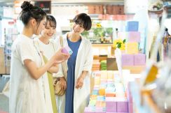 【50代に聞いた】買ってきてほしい「鎌倉のお土産」ランキング！　2位は「生チョコクッキー（MAISON CACAO）」、1位は？