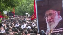 ヘリ墜落で亡くなったイランのライシ大統領らの葬儀　数千人の市民が沿道に集まる