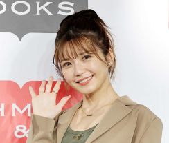 宇野実彩子、沖縄旅行写真が大反響「全部可愛い」「旦那さんも一緒ですかー？」夫はNEWS小山