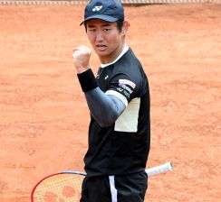 西岡良仁 圧勝で初戦突破、ラッキールーザーで本戦入りの世界316位に1ゲームしか取られず＜男子テニス＞