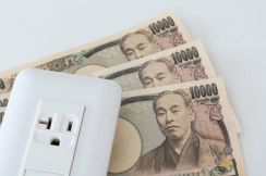 70～79歳「厚生年金・国民年金」の平均月額はいくら？一覧表で「貯蓄3000万円以上」の割合も確認