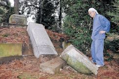 ８代藩主の墓、８月復旧　倒壊した富山の長岡御廟　保存会「ルーツ伝える遺産」
