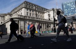 英中銀総裁、保有国債縮小で準備金計画設定