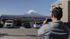 富士山の写真スポットに「目隠し」　観光客対策で