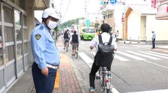 “左側通行や一時停止の徹底を”「自転車月間」で通勤・通学の時間帯に指導取り締まり=静岡県警