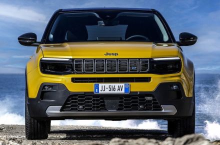 ジープの小型SUV『アベンジャー』、PHEVの「4xe」を間もなく発表へ