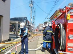 【速報】妙高市で住宅2棟燃える火事　けが人なし