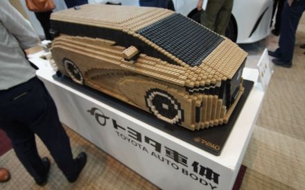 トヨタ車体、木を配合した樹脂素材「タブウッド」を組み込んだアルファードなど「人とくるまのテクノロジー展2024」で展示