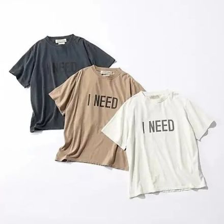 50代 気負わずおしゃれに決まる「ロゴTシャツ」が人気！