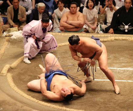 【玉ノ井親方　視点】大の里　同じ相手に同じ形で簡単に白星を献上しているようでは、大器の看板が泣く