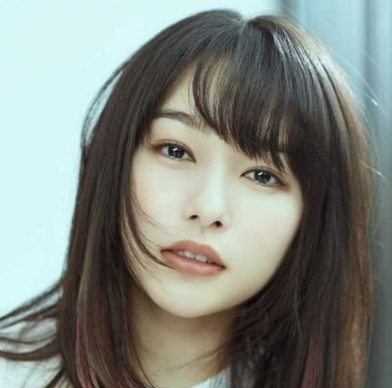 「マジかよ！」〝岡山の奇跡〟 桜井日奈子が10周年・写真集で「一肌脱いでみました」でファン騒然!!艶やか肩だしショットも披露