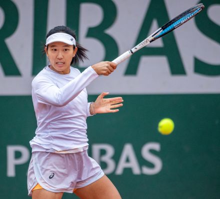 内島萌夏 完勝で全仏OP本戦入り王手、公式戦17連勝と勢い止まらず＜女子テニス＞