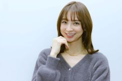 ＜篠田麻里子＞長女と屋外プール満喫　水着姿にファン悶絶「サービスショット」「相変わらずスタイル良すぎ」