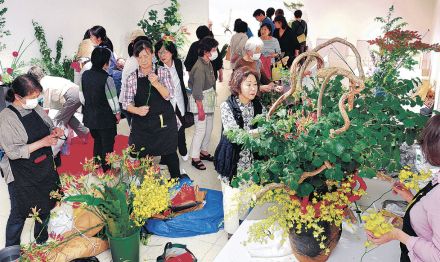 復興願い生け込み　総合花展23日開幕　香林坊大和８階