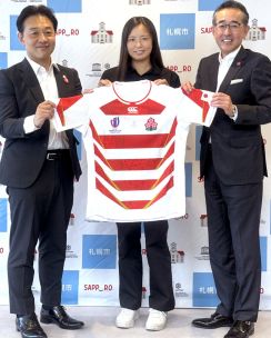 パリ五輪レフェリー団の桑井亜乃さんが札幌市役所表敬訪問…元ラグビー女子７人制日本代表