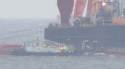 韓国船籍転覆タンカー引き起こし作業開始　3月に転覆9人死亡　山口県下関市沖