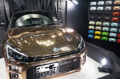 〈人テク展2024横浜〉塗装に代わる3次元加飾フィルム、アイカ工業が自動車の外装向けに提案本格化