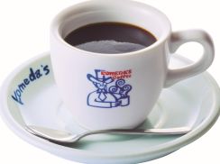 コメダ珈琲店、冷めにくい新食感コーヒー「とろみコーヒー」発売、コメダブレンドと同じアラビカ種の豆を濃く抽出、飲み込む力が弱まった高齢者でも“むせにくい”