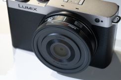 LUMIX、全長約18.1mmのフルサイズ対応パンケーキレンズ「LUMIX S 26mm F8」