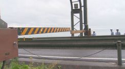 梅雨や台風シーズンに備え　国道10号で遮断機下ろし通行止めにする訓練