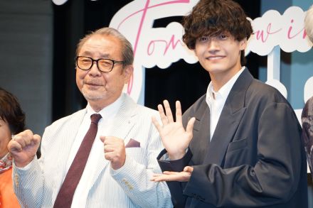 Aぇ! group佐野晶哉「80歳まで芝居を」舞台挨拶で大御所3人からべたぼめ