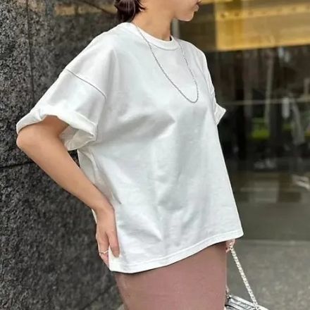 50代が着たい「おしゃれなTシャツ」袖の丈感がこなれ見え