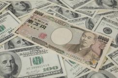 円相場下落、一時1ドル157円台　約3週間ぶりの安値