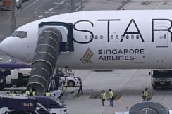 シンガポール航空機乱気流事故 脳・頭蓋骨損傷6人、脊椎損傷22人