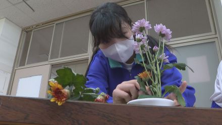 「みんな違ってみんないい」を感じて　中学生が生け花体験　山口県長門市