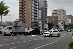 京都の逆走タクシー、直前に別の当て逃げ事故か