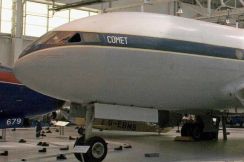 ナニこの翼！「世界初のジェット旅客機」 設計は今じゃあり得ない？ トホホ機なるも残した功績