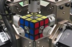 これが「0.01秒の世界…！」三菱電機が「パズルキューブを最速で解くロボット」ギネス世界記録更新→「意味わからん」「速すぎて見えないw」と反響
