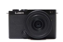 フルサイズセンサーなのに小型軽量、「LUMIX S9」はSNSユーザーのための“初めてのカメラ”