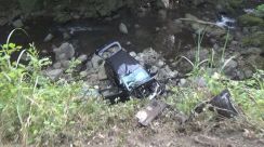 車がガードレール突き破り、8メートル下の川に転落…70代女性を救急搬送　鹿児島