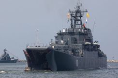 ロシア艦隊に新たな脅威？ウクライナ軍が「魔改造」モーターボートを公開 猛威を振るう無人兵器に新タイプ