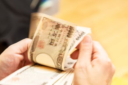 4月から就職し、実家に「月10万円」入れています。年110万円以上だと「税金がかかる」と聞いたのですが、家族でもかかるんでしょうか？「生活費」なら問題ないですか？