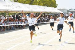 小学校の運動会ピーク　高千帆、玉入れや徒競走全力で【山陽小野田】