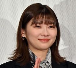 『虎に翼』あれ4人家族？ オフショットにフォロワー仰天 「双子のお父さんお母さんみたい」「気が付きませんでした」