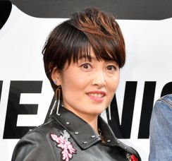 55歳荻野目洋子“衝撃の若さ”キレッキレ生熱唱にSNS騒然「実年齢びっくり」