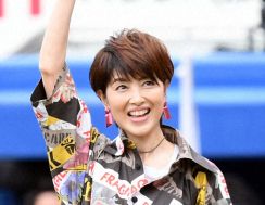 荻野目洋子「テレビに呼んでいただけることが奇跡」デビュー40周年迎え人気グループとコラボ