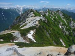 北アルプス燕岳で遭難　埼玉の55歳女性　下山中に足ひねって行動不能　ヘリで病院搬送