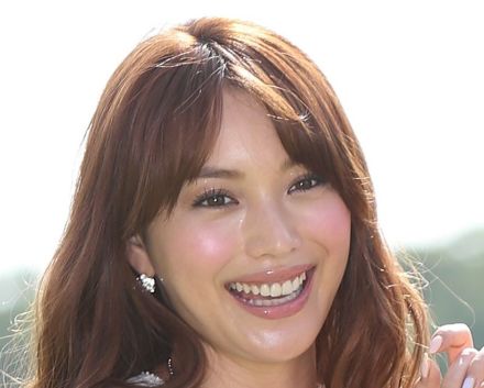 「ワルそうな笑み」新ヘアスタイルの蛯原友里が笑顔満開「ハッピーオーラ最高」「楽しさ伝わる」「てげ似合っちょるよ」