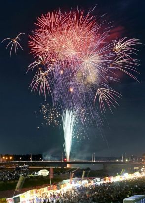 栃木・鹿沼で「黒川の花火」５年ぶり復活　盛大に1000発、初夏の夜空彩る　マルシェと組み合わせ新イベントとして復活