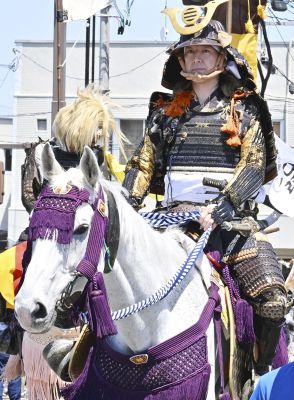 和泉元彌さん「相馬の精神感じた」　甲冑姿で野馬追の初陣飾る