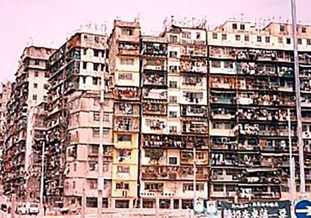 伝説の香港スラム街「九龍城寨」はなぜ今も人気なのか　かつて居住した日本人の証言