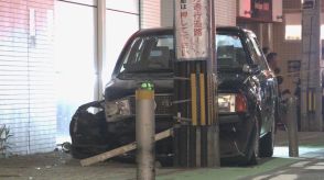 夜の繁華街　タクシーが歩行者はね電柱に衝突　目撃者「急発進して突っ込んだ」福岡市中央区