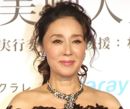 63歳・浅野ゆう子、10代を回顧　おでこ出し&健康美脚「こんな時期があったんですね」「足長くてびっくり」